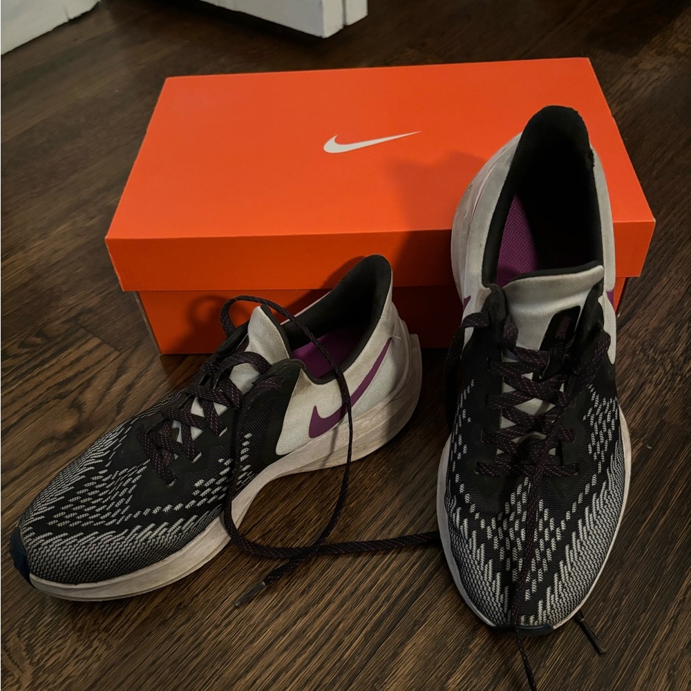 Nike zoom Winflo 6 sneakers shoes, size 8 women’s